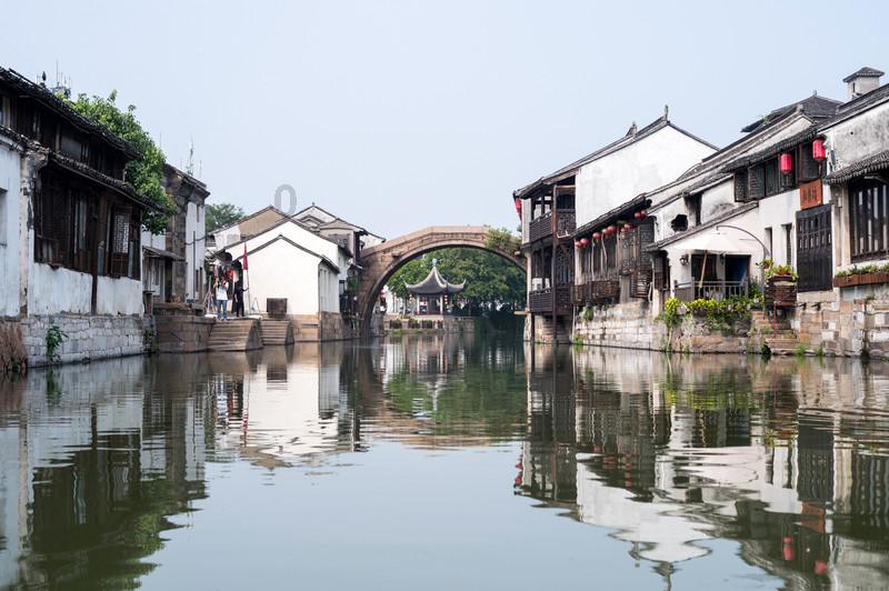 逃离海岛村